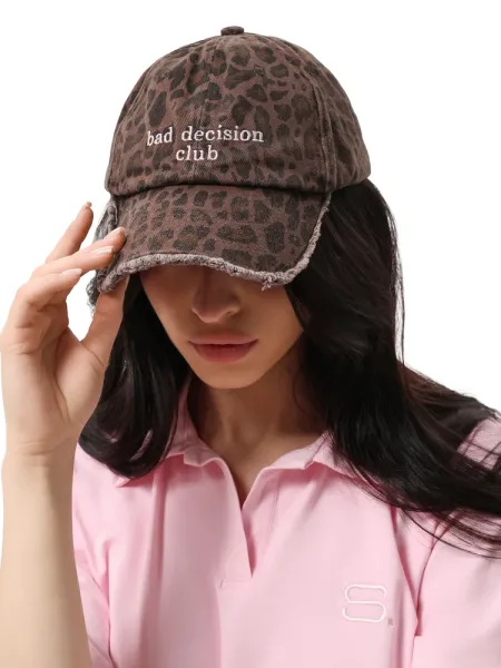 Leopárdmintás sapka „Bad decision club” hímzéssel
