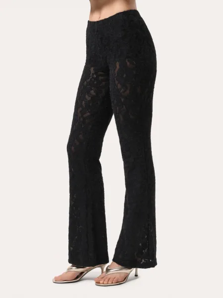 Fekete, bővülő szárú leggings puha, texturált csipkéből