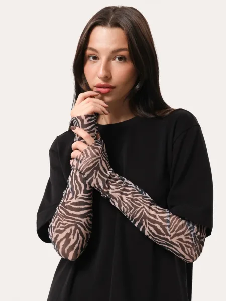 Fekete oversize longsleeve zebramintás ujjakkal